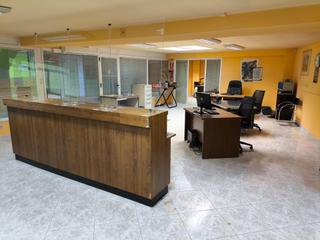 Oficina  Camiño novo. Entreplanta en camiño novo de carballo