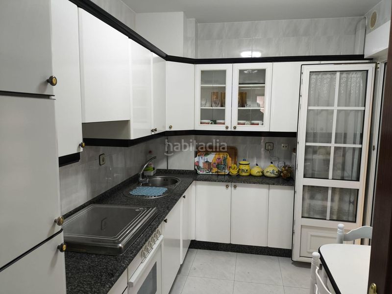 Foto c8a36b87-e4f3-43b2-921a-1b95f3f7e731. Pis amb calefacció aparcament a Laxe
