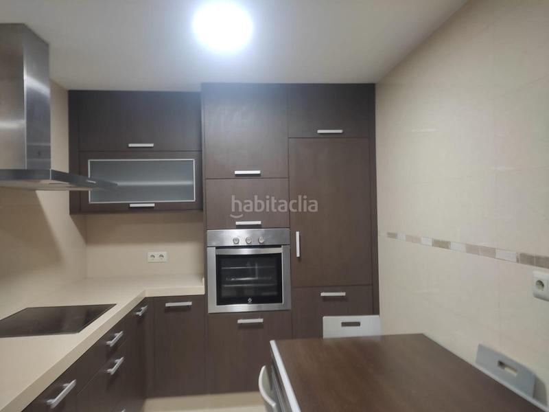 Foto a69feea9-e326-4f32-8cb7-cb988813023e. Alquiler piso  zona colegio fogar chorís en Carballo