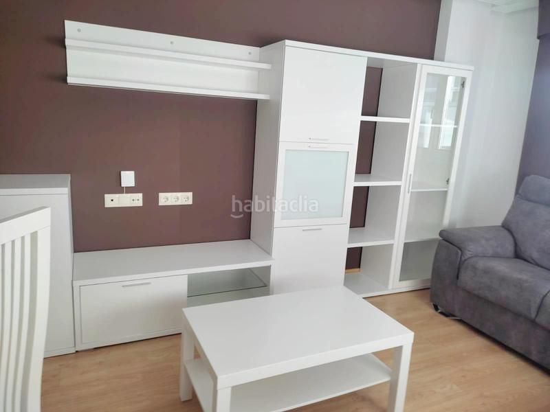 Foto c18bbd7f-b67e-4c02-adbd-2dd1e12245f9. Alquiler piso  zona colegio fogar chorís en Carballo