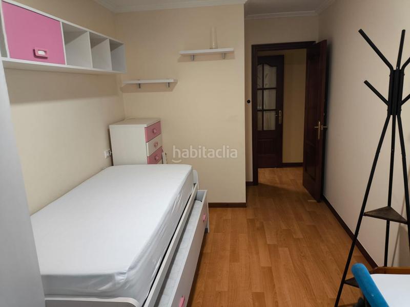 Foto 93f8b8e2-100b-49af-a7de-cb0b22b28e2b. Alquiler piso  en cluis calvo, en Carballo