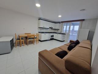 Appartement  Calle cementerio vello. Amplio apartamento de un dormitorio en carballo, zona la milagro