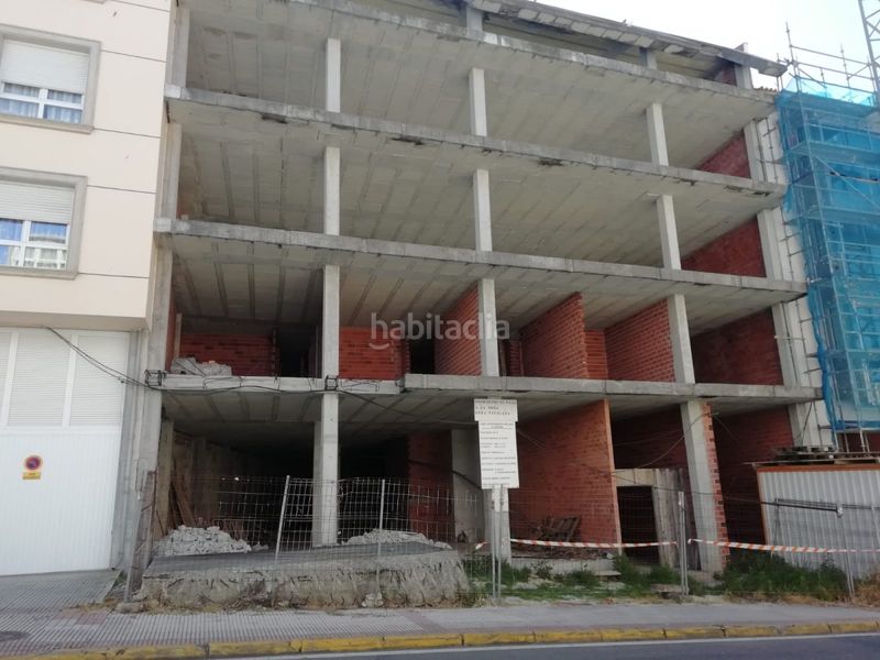 Foto c9d85d13-b8b3-486d-8959-97081e7a45fa. Edificio  en construcción en el centro en Laxe