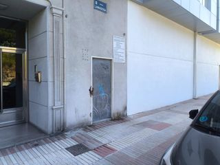 Rent Business premise  Avenida lamadosa. Local de 140 metros en av. lamadosa, zona eirís, a coruña