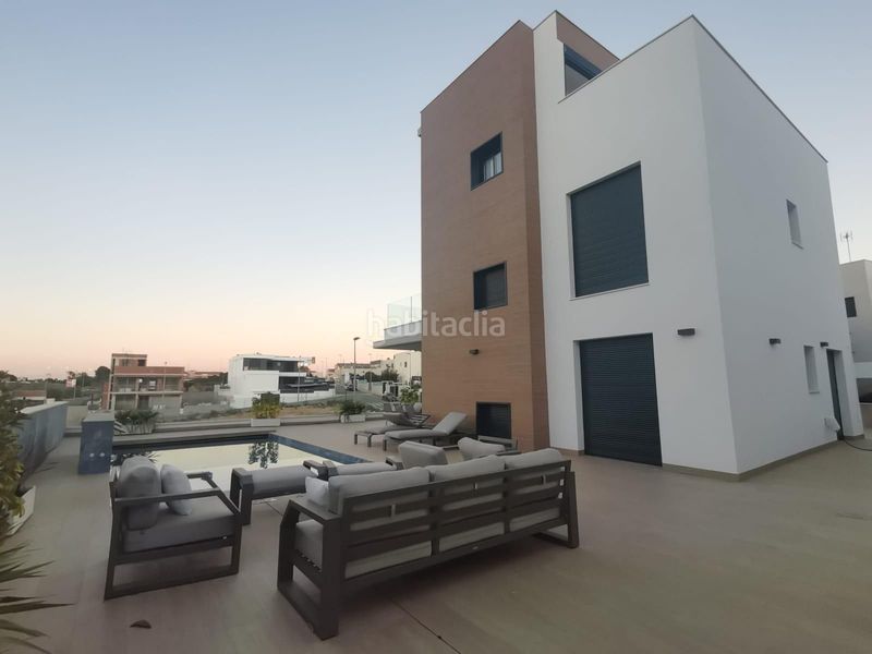 Foto 6c29e0db-a5d0-4500-9d5e-7d25f0a52893. Chalet en Campoamor Orihuela