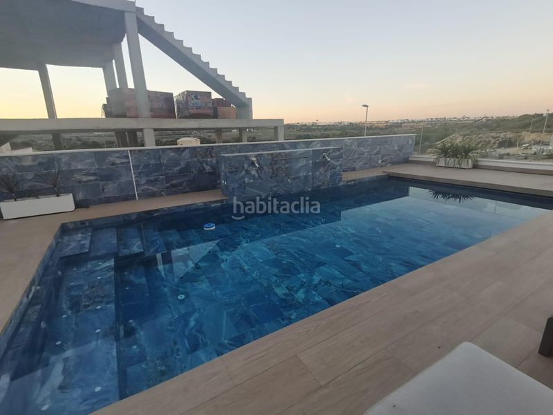 Foto cb2d9ed2-a6bd-4d6d-9113-44aa0d20fff2. Chalet en Campoamor Orihuela