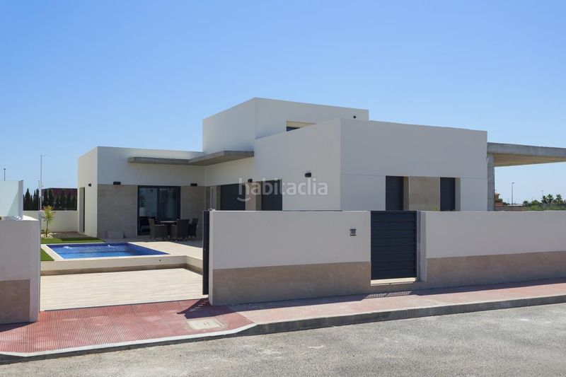 Foto 8fa41169-f3f8-4985-837d-74beaa6c1535. Chalet en Daya Nueva