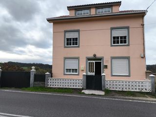 House  Lugar seixas. Casa espaciosa con vistas y amplio terreno en seixas, malpica de