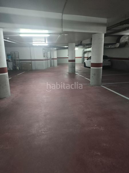 Foto 69452514-2724-485a-9c79-a67ffb3c1735. Aparcament cotxe a Cambre