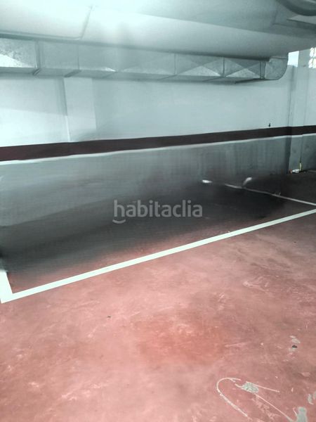 Foto b7d08911-7c14-4287-a49c-80d63e513542. Aparcament cotxe a Cambre