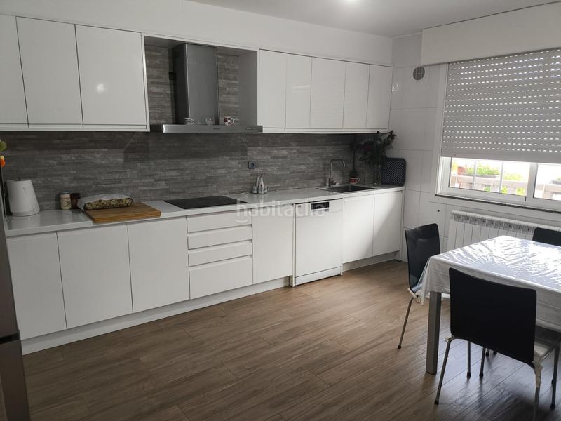 Foto d811492f-9b34-4116-ad57-2b40a1f71460. Casa amb calefacció aparcament a Carballo