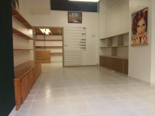 Lloguer Local Comercial a Carballo. Bajo comercial en rúa saude carballo
