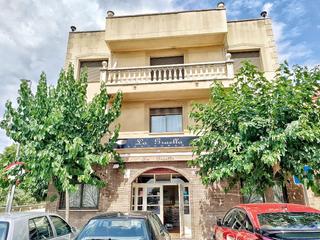 Edifici  Carrer major. Edificio en venta para inversores en riudecols