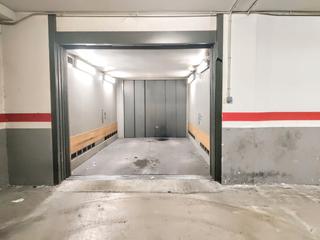 Aparcament cotxe  Carrer de peníscola. Plaza de parking en venta en zona sant bernat calvó