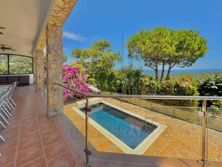 Casa  Calle dels avets. Villa de lujo con vistas al mar y caracter�sticas �nicas en vent