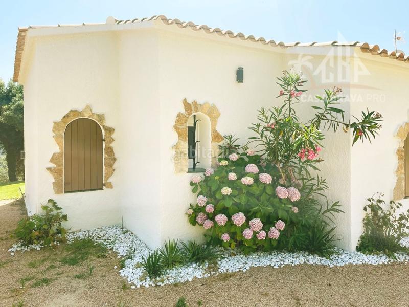 Foto ed27c9a3-43ab-4d52-a974-6b417e0fb9b6. Casa vive en plena naturaleza con vistas al mar y montaña encantadora casa de una planta en val repos en Santa Cristina d´Aro