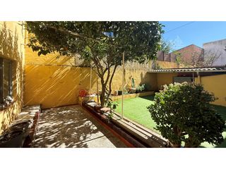 Casa a Residencial Begur-Esclany�. Encantadora casa pareada en planta baja con patio y jard�n en be