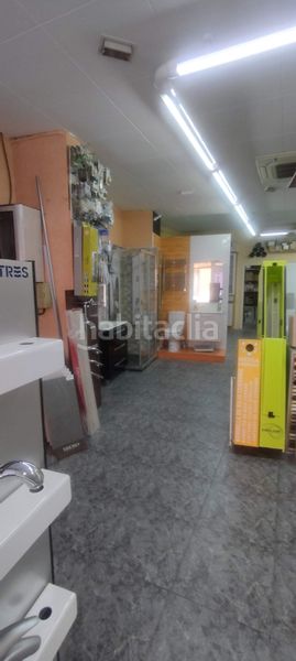 Foto b5bfb9a6-cc1b-4ca5-90fa-e6d3ac532946. Local comercial a Porta Barcelona