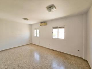 Piso en Oromana. Tu nuevo hogar te espera! precioso piso vpo con garaje y traster
