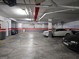 Parking voiture à Oromana. Plaza de garaje en sotano en campo de las beatas