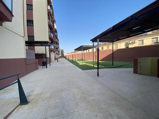 Appartement  Hermanas mirabal. Piso con ascensor, piscina , garaje y pista padell