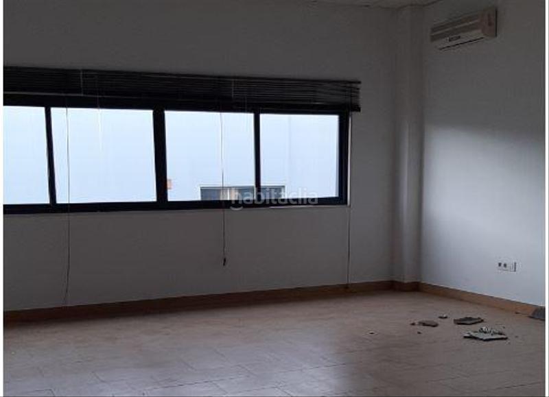 Foto 18a60bdf-72aa-4a04-9a59-bfaa073f54f3. Rent industrial building in La Paz Alcalá de Guadaira