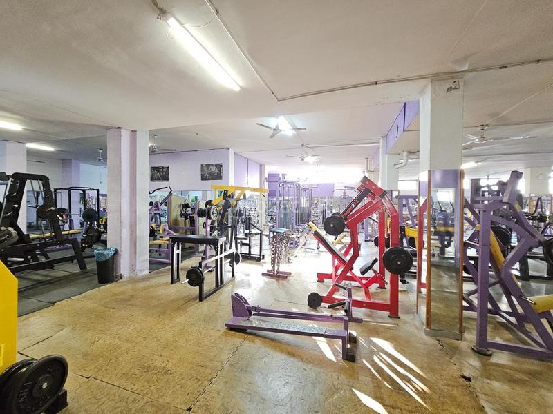 Foto 39c32ee5-94b8-4ce7-b04a-7ff486d9b153. Local comercial  de esquina en La Paz Alcalá de Guadaira