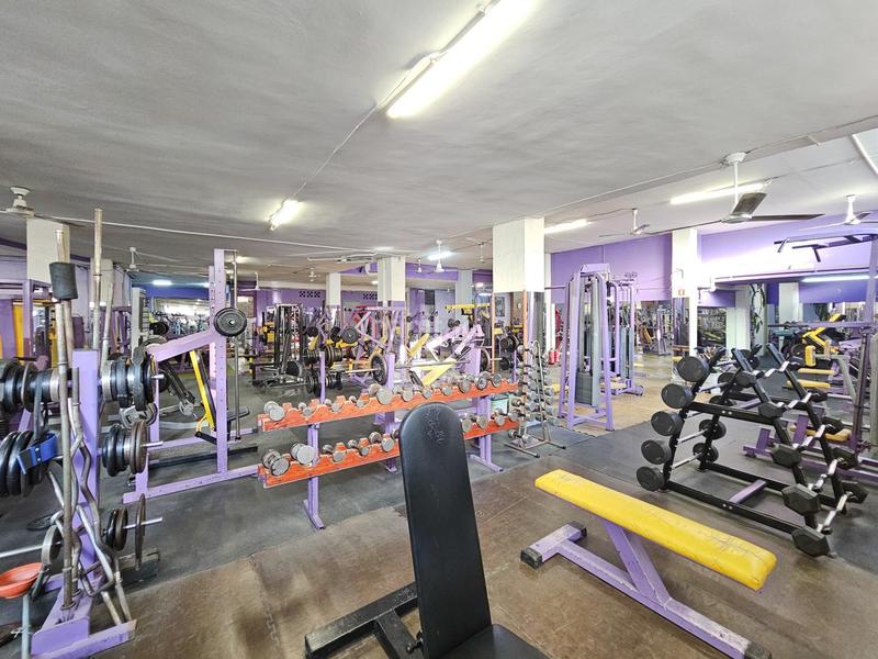 Foto f10f0283-47fd-414a-bf6e-4fa101c8ed82. Local comercial  de esquina en La Paz Alcalá de Guadaira