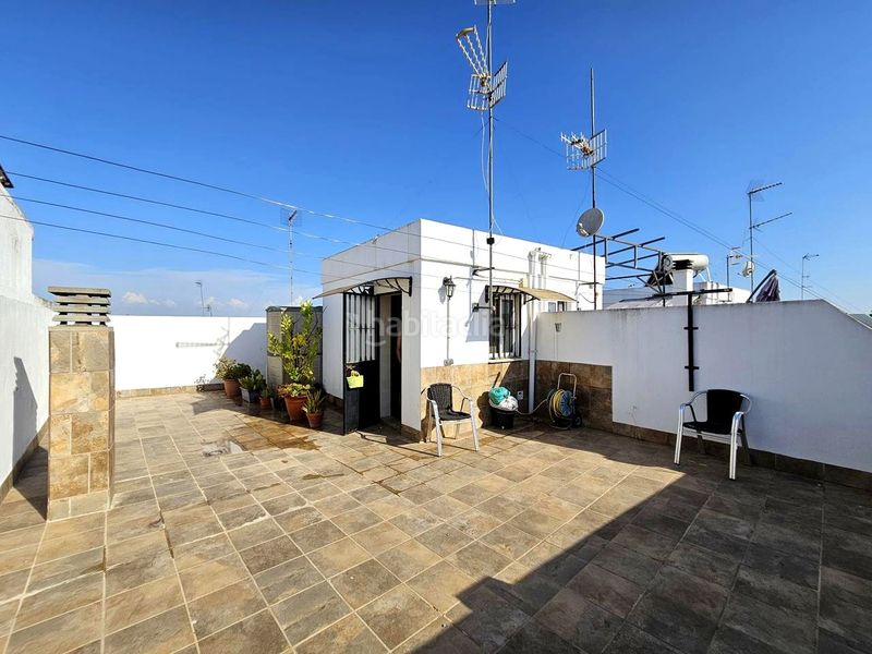 Foto 05759600-f7e8-4dc6-9e2a-1d3e4a047985. Casa adossada amb aparcament a Centro Alcalá de Guadaira