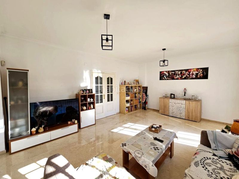 Foto 3c27aa35-f487-4088-8309-65556463e654. Casa adossada amb aparcament a Centro Alcalá de Guadaira
