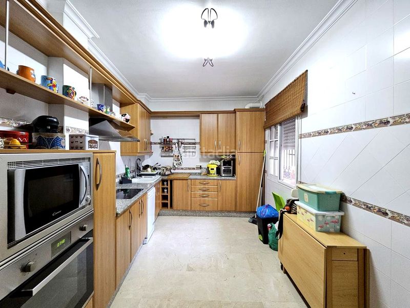 Foto d5959f8b-53db-4bbc-b70e-c44abdb77c62. Casa adossada amb aparcament a Centro Alcalá de Guadaira