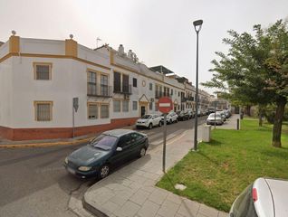 Pis a Centro. Piso con amplia terraza y  plaza de garaje