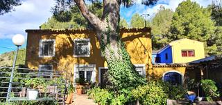 Masia  Partida caprala. Singular hotel rural en venta con licencia turística activa en p