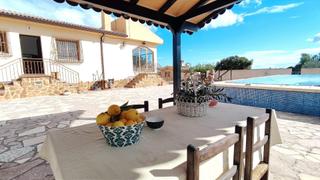 Chalet à Villamontes-Boqueres. Acogedor chalet con encanto en san vicente del raspeig