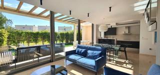 Maison à Poble Nou-Montiboli. A la venta lujosa villa a 50 metros del mar en la mejor urbaniza