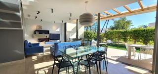 Haus en Poble Nou-Montiboli. A la venta lujosa villa a 50 metros del mar en la mejor urbaniza
