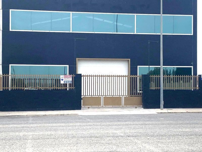 Foto de01b9be-38f6-414c-99cb-9fb590858b55. Location bâtiment à usage industriel dans Cox