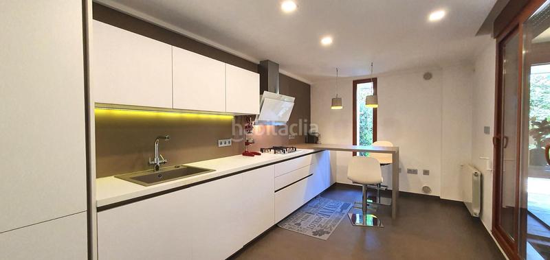 Foto 2de2423d-d204-40a3-ad09-87b48f2a8d85. Casa adossada amb calefacció aparcament piscina a Alicante