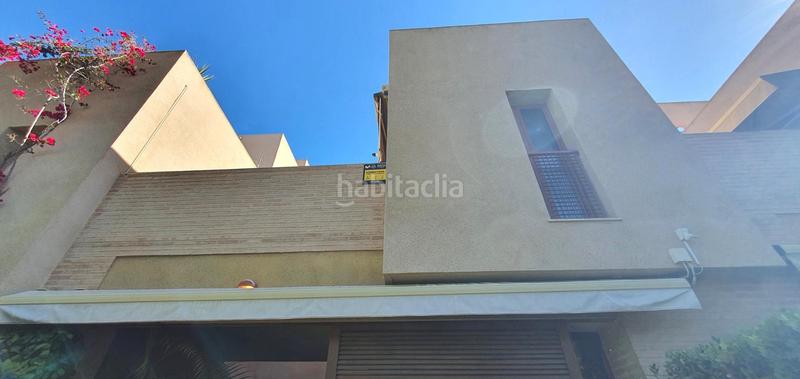 Foto a954028a-d3ca-4aed-b694-40e17d95b450. Casa adossada amb calefacció aparcament piscina a Alicante