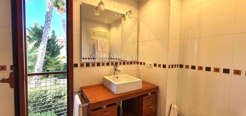 Foto af99637d-6951-4528-ae3f-67bc9d6e53b6. Casa adossada amb calefacció aparcament piscina a Alicante