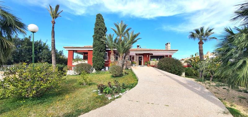 Foto 37b0ed06-99af-41ac-86f0-294a39e07dde. Chalet magnífico chalet independiente en venta en la font con parcela de 2812 metros en San Juan de Alicante