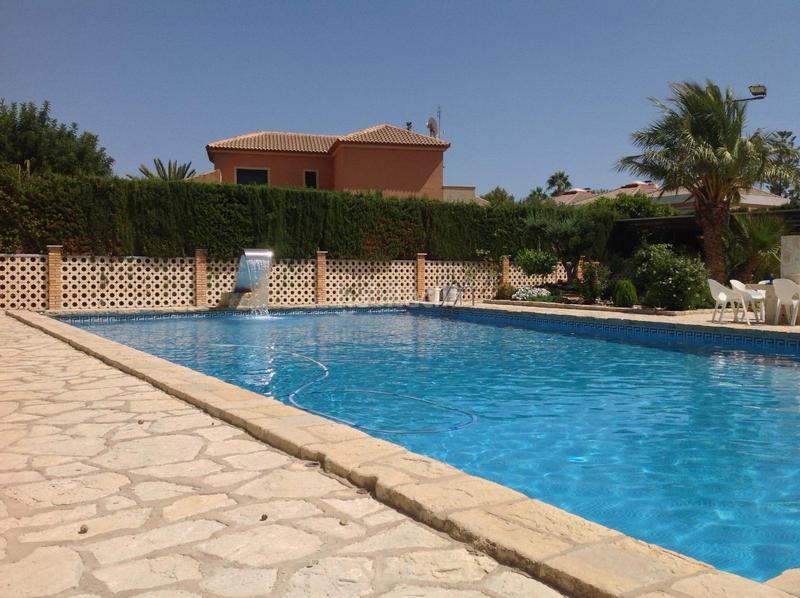 Foto c4ec3d8c-f66a-430c-97f5-4833465b7ee4. Xalet amb calefacció aparcament piscina a La Font-Mezquitas San Juan de Alicante