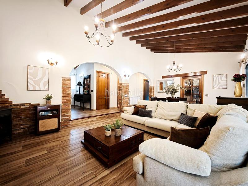 Foto 22b0f15a-e833-4dc9-b3f1-128cc724f672. Chalet precioso chalet de estilo mediterráneo en san vicente del raspeig en Sant Vicent del Raspeig