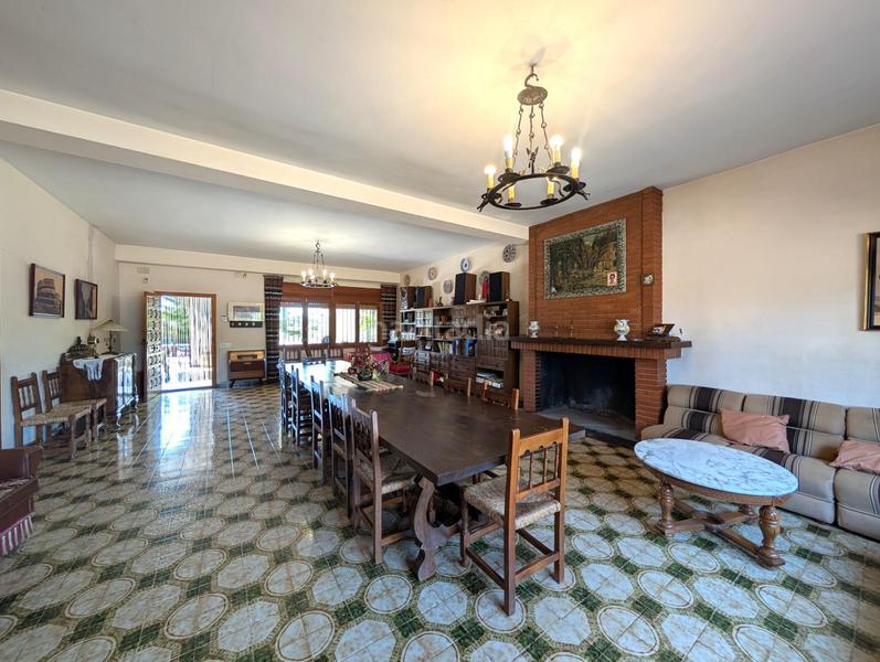 Foto b2afdc3b-6c59-4317-a7c6-609ec5e30133. Bauernhof mit parking in Onil