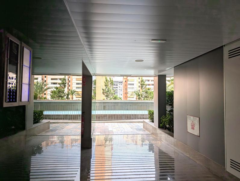 Foto 633f7ecb-ba80-40ba-8f48-99fdc5eb07e1. Piso excelente piso en urbanización de lujo en Playa de San Juan en Alicante
