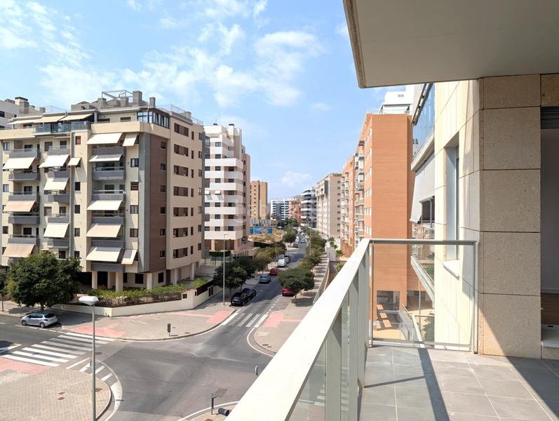 Foto 7eca9e0f-b00f-43ff-a85c-2a7bcffcb11c. Piso excelente piso en urbanización de lujo en Playa de San Juan en Alicante