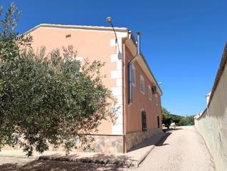 Casa in Cocentaina. Magnífica finca rústica sin ruidos en alquiler con opción a comp