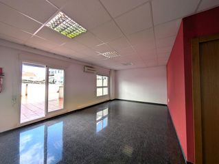 Lloguer Oficina a Eixample. Oficina coworking en alquiler con opción a compra en la alameda