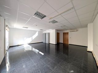 Office space in Eixample. Oficina coworking en alquiler con opción a compra en la alameda