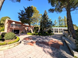 Xalet a Barrio batoi. Chalet de 674 m2 con piscina climatizada y parcela de 3.561 m2